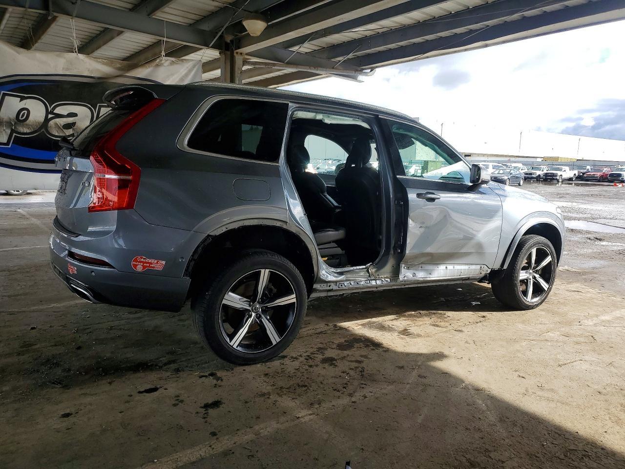 2017 VOLVO XC90