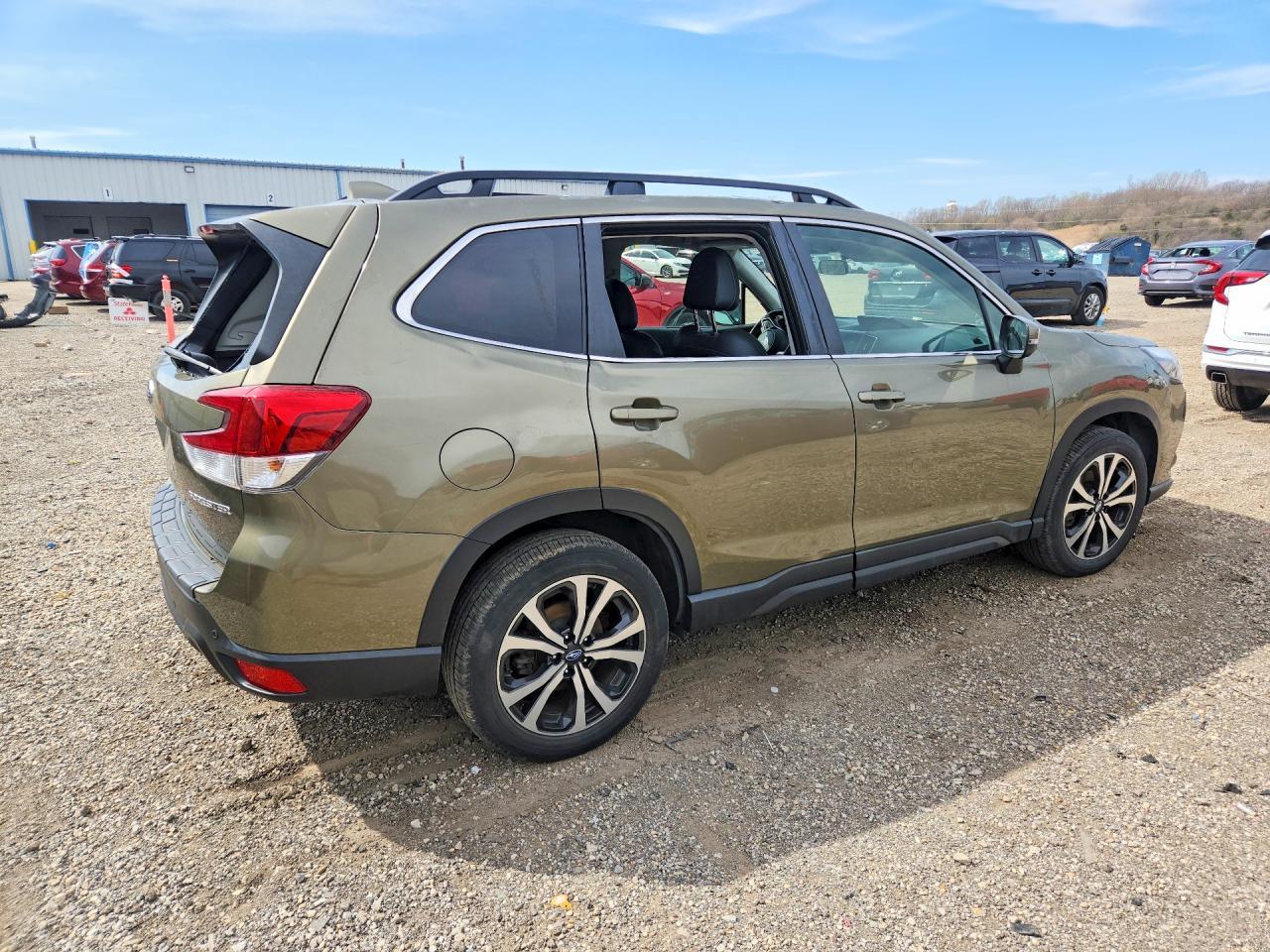 2022 SUBARU FORESTER