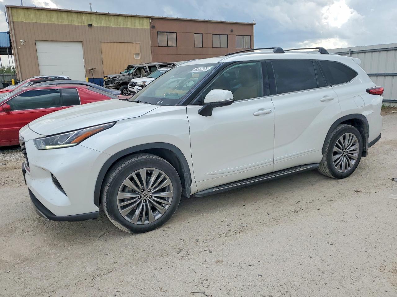 2022 TOYOTA HIGHLANDER