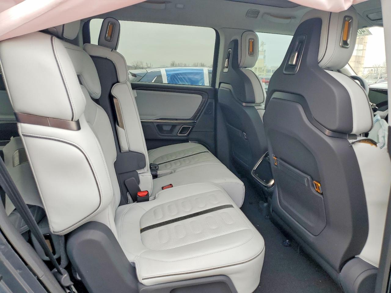 2023 RIVIAN R1s