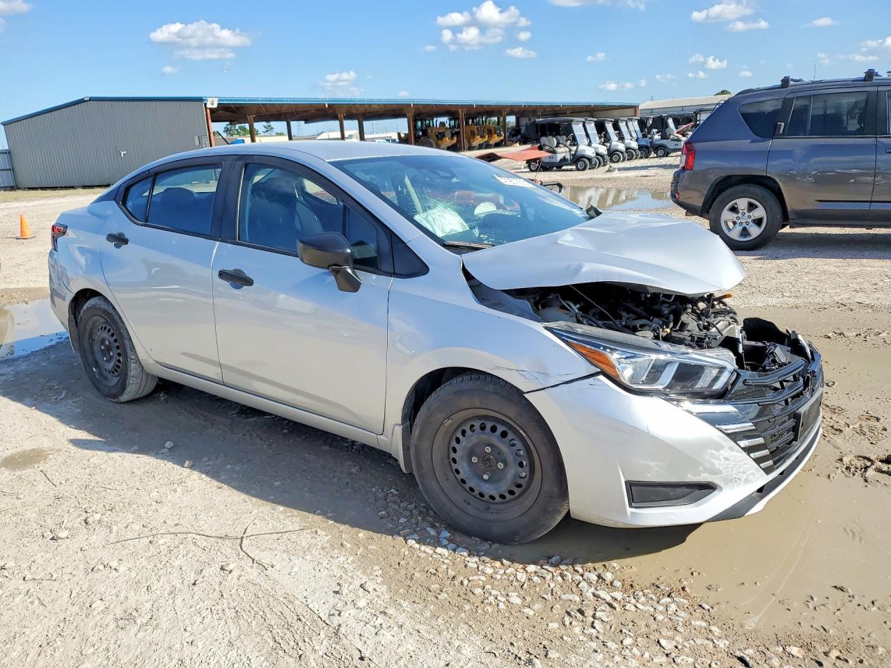 2024 NISSAN VERSA