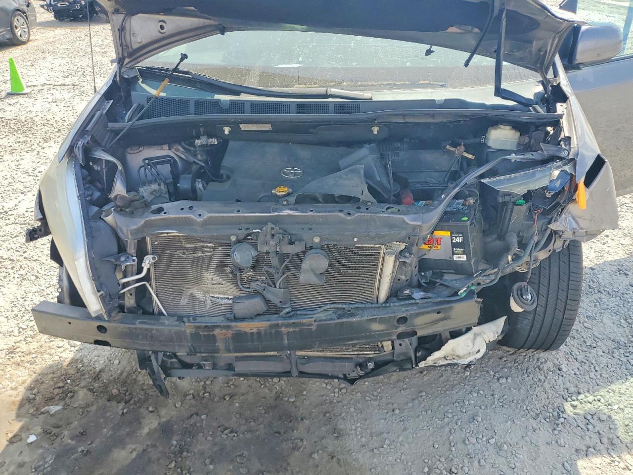 2012 TOYOTA SIENNA