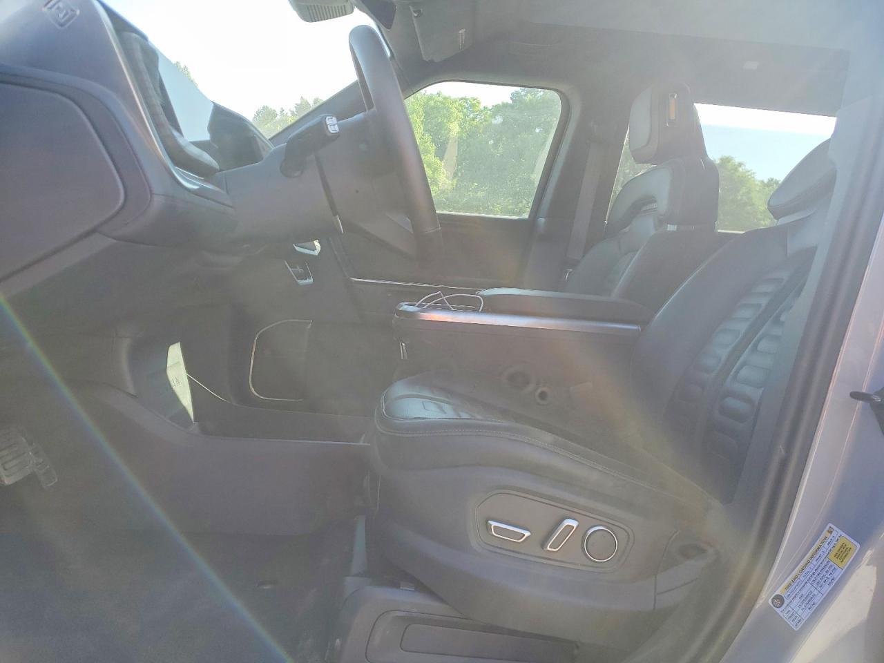 2025 RIVIAN R1s