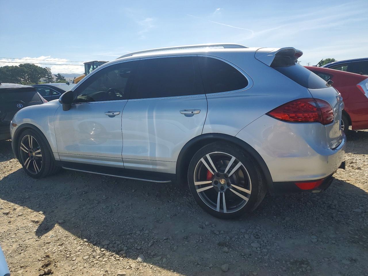 2012 PORSCHE CAYENNE