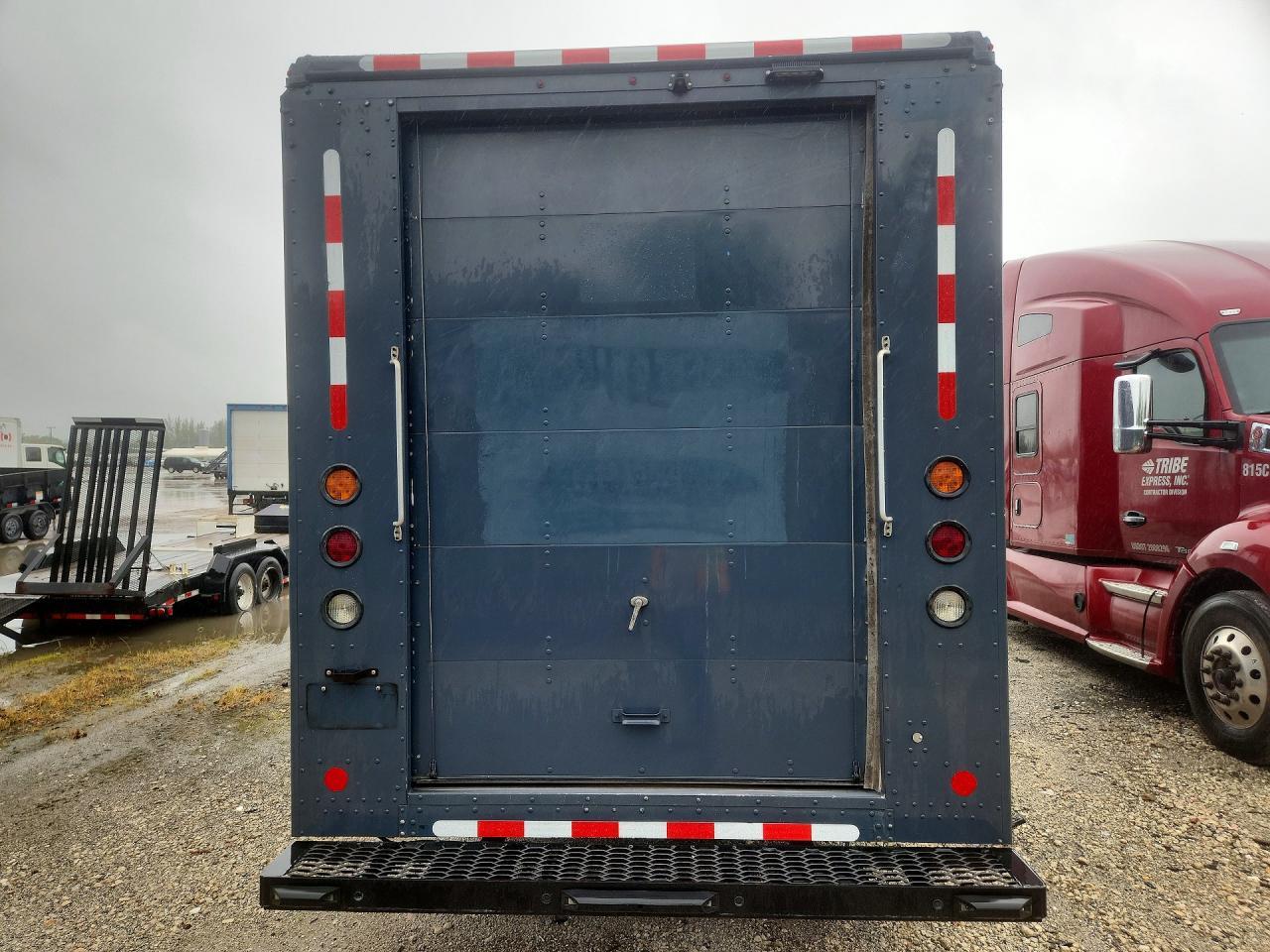 2021 FORD F59