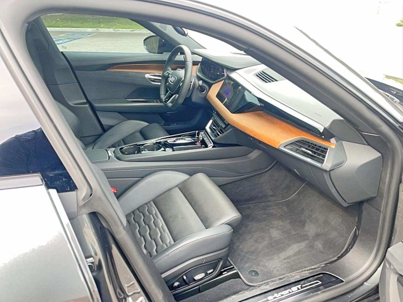 2024 AUDI e-tron GT