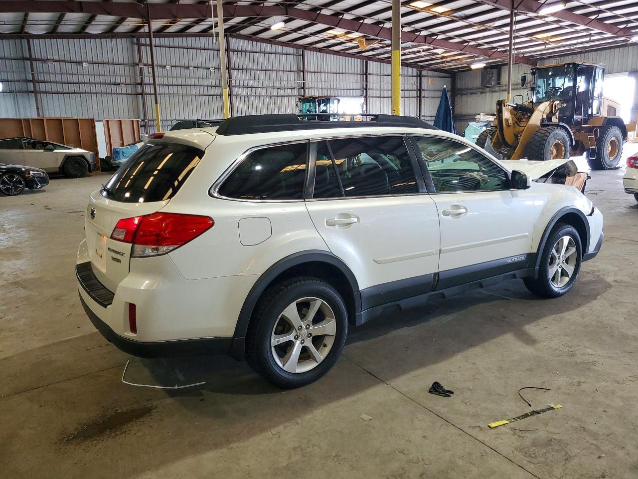 2014 SUBARU Outback