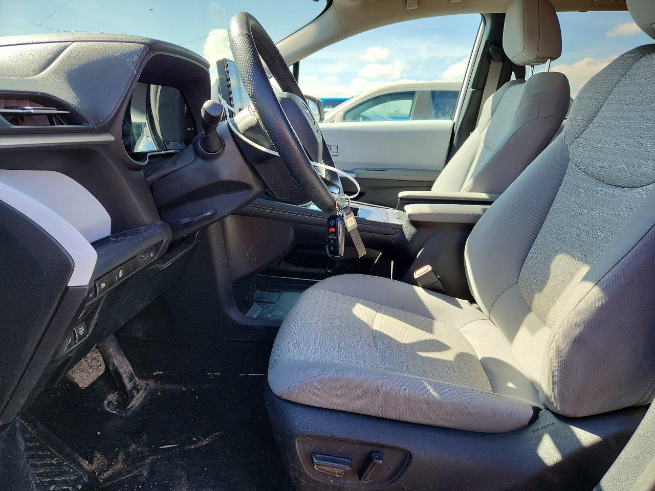 2025 TOYOTA SIENNA