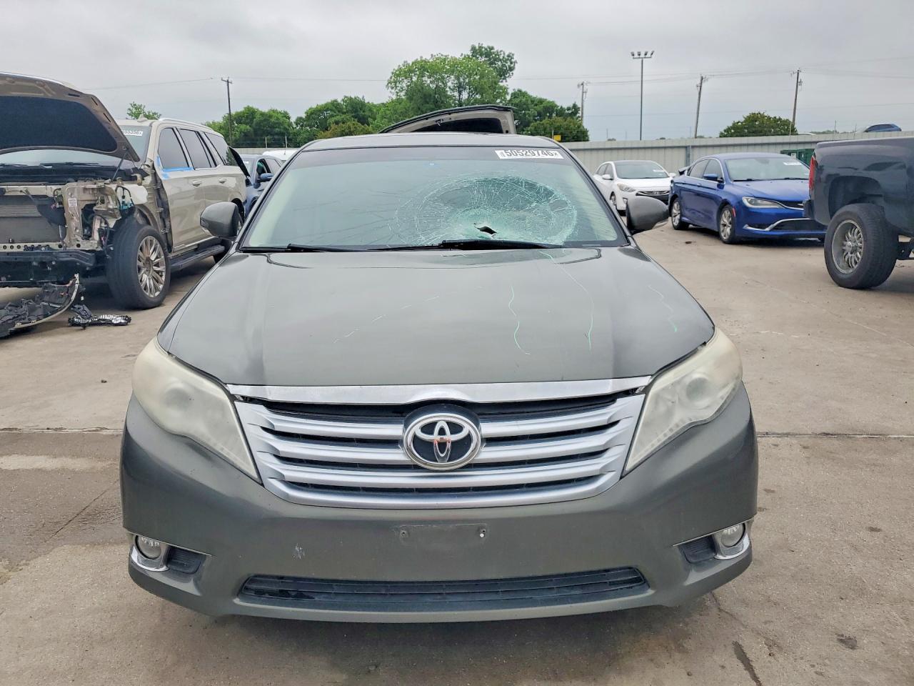 2011 TOYOTA Avalon