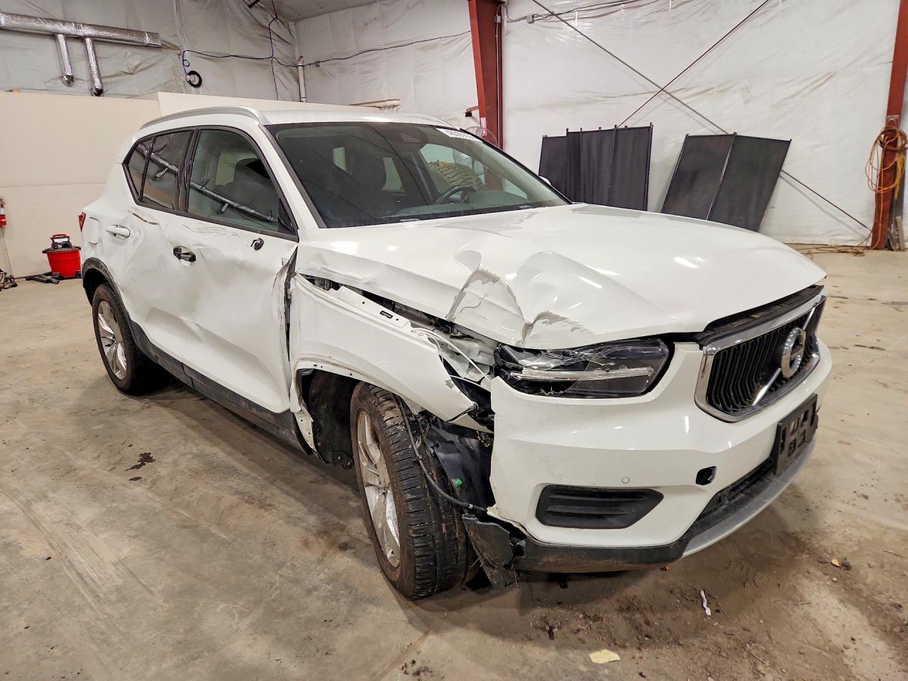 2020 VOLVO XC40