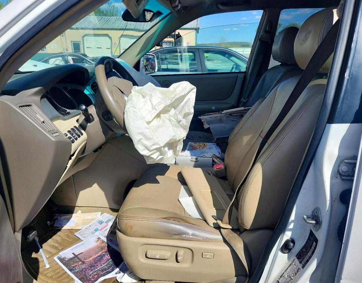 2004 TOYOTA HIGHLANDER