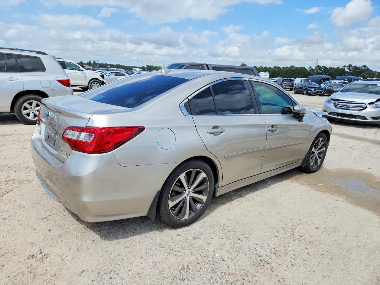 2017 SUBARU Legacy