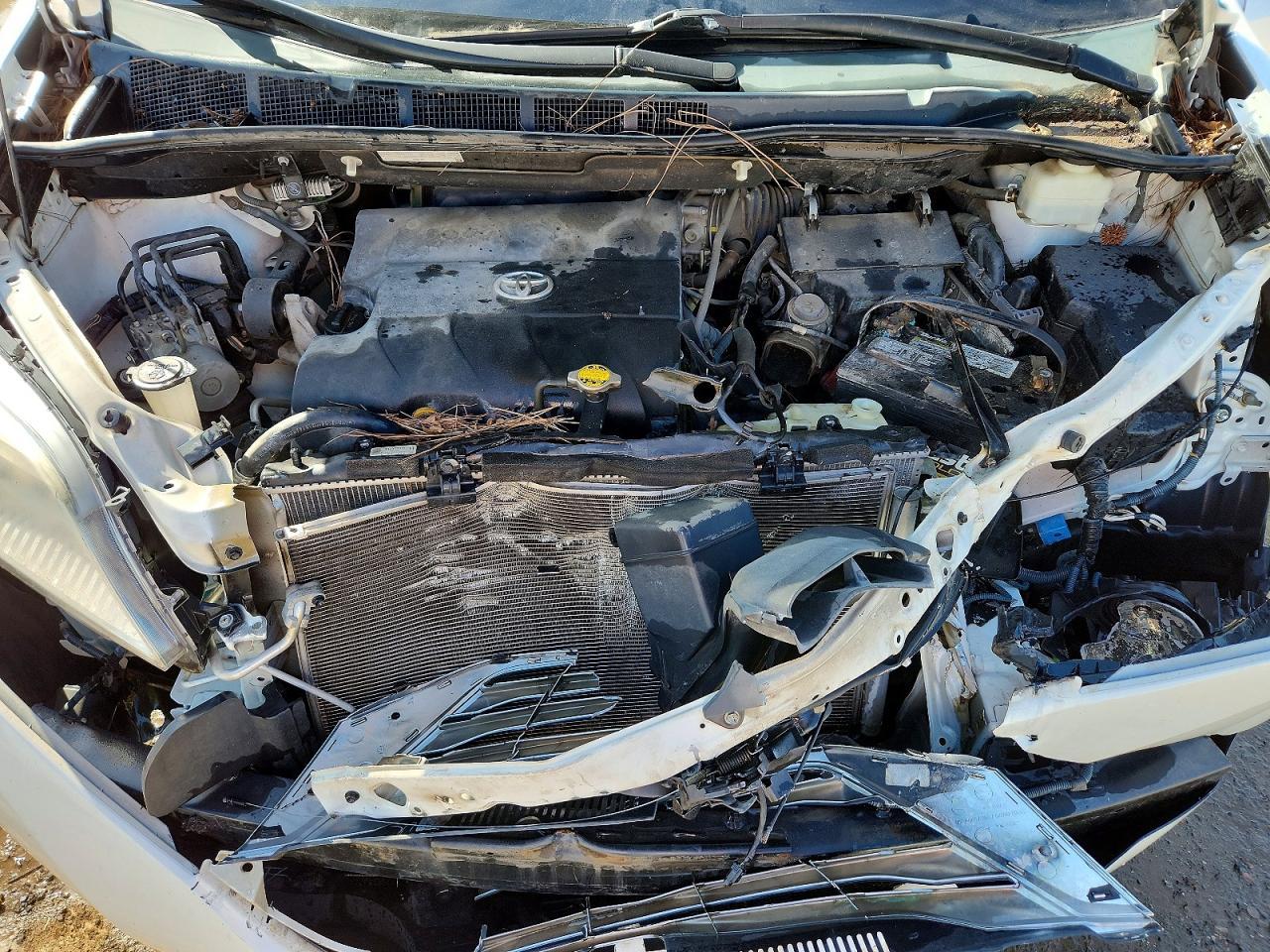 2011 TOYOTA SIENNA
