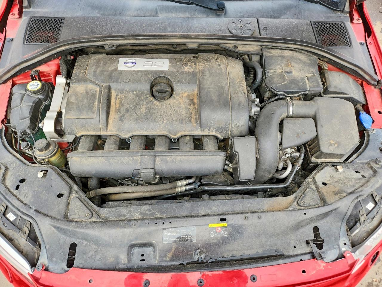 2010 VOLVO V70