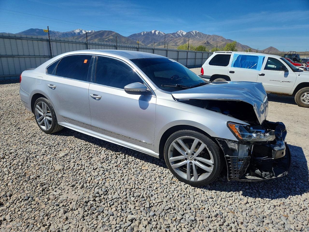 2016 VOLKSWAGEN Passat