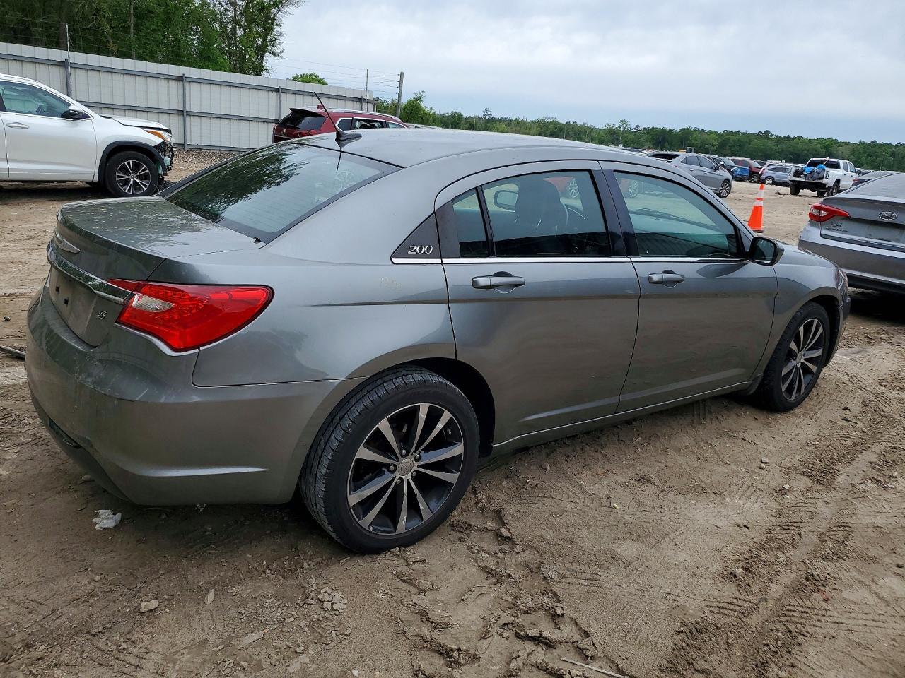 2013 CHRYSLER 200