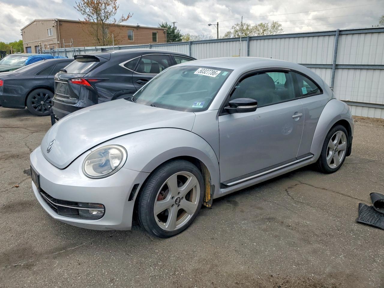 2012 VOLKSWAGEN Beetle
