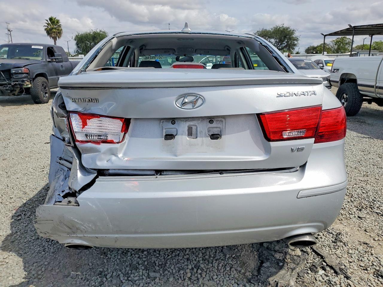 2010 HYUNDAI SONATA