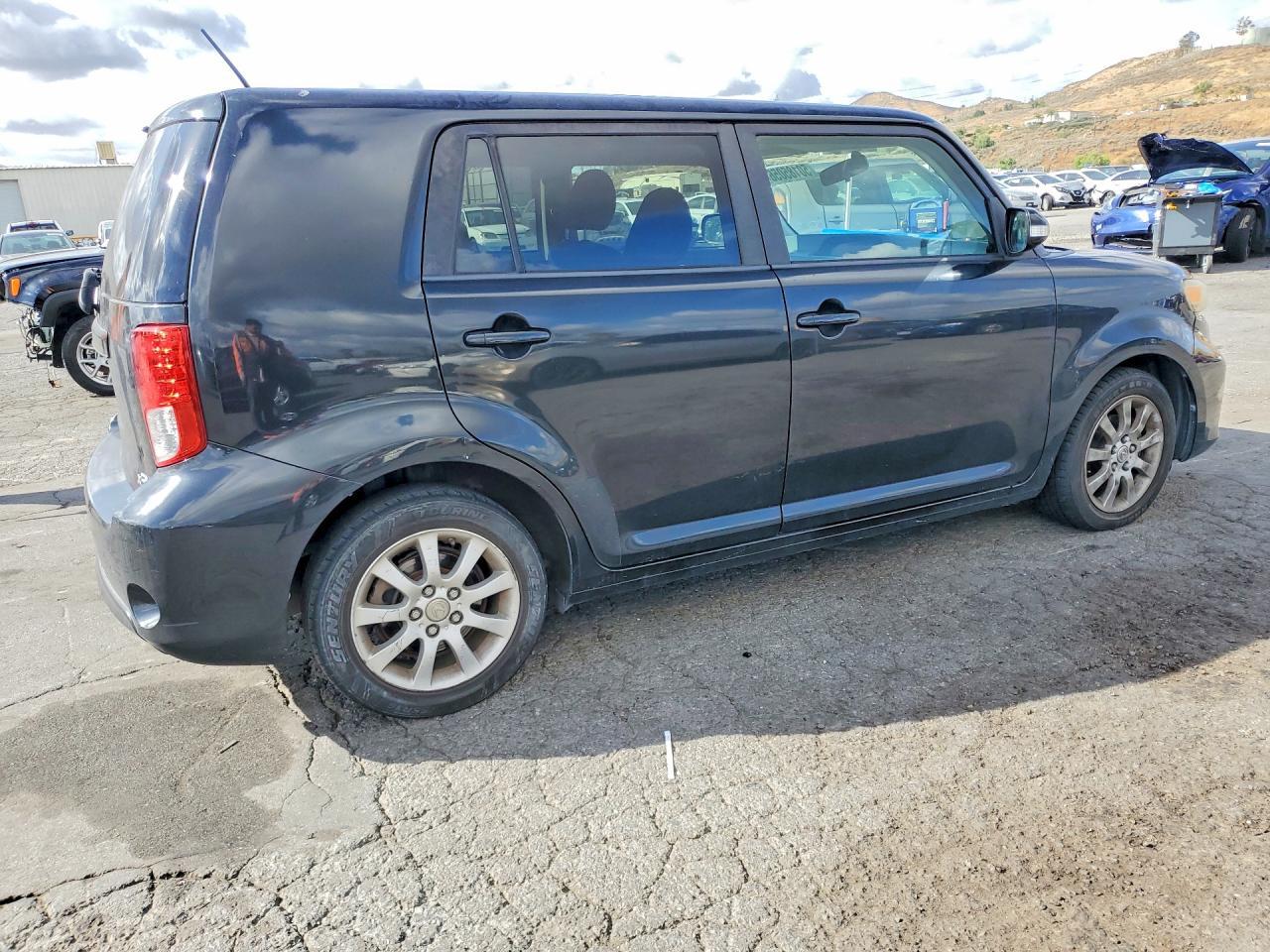 2013 SCION xB
