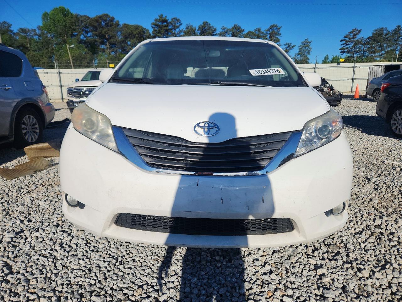 2011 TOYOTA SIENNA