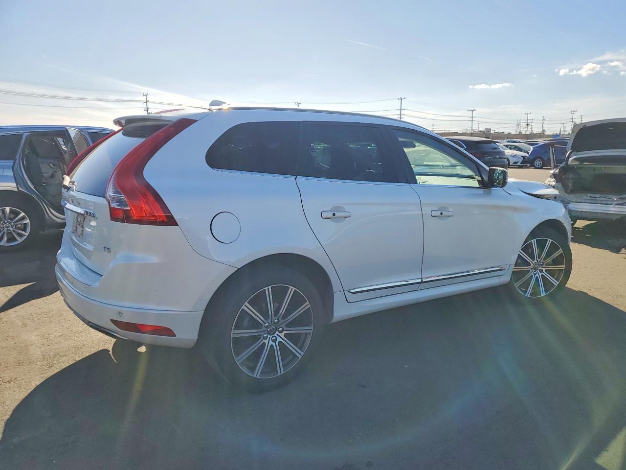 2016 VOLVO XC60