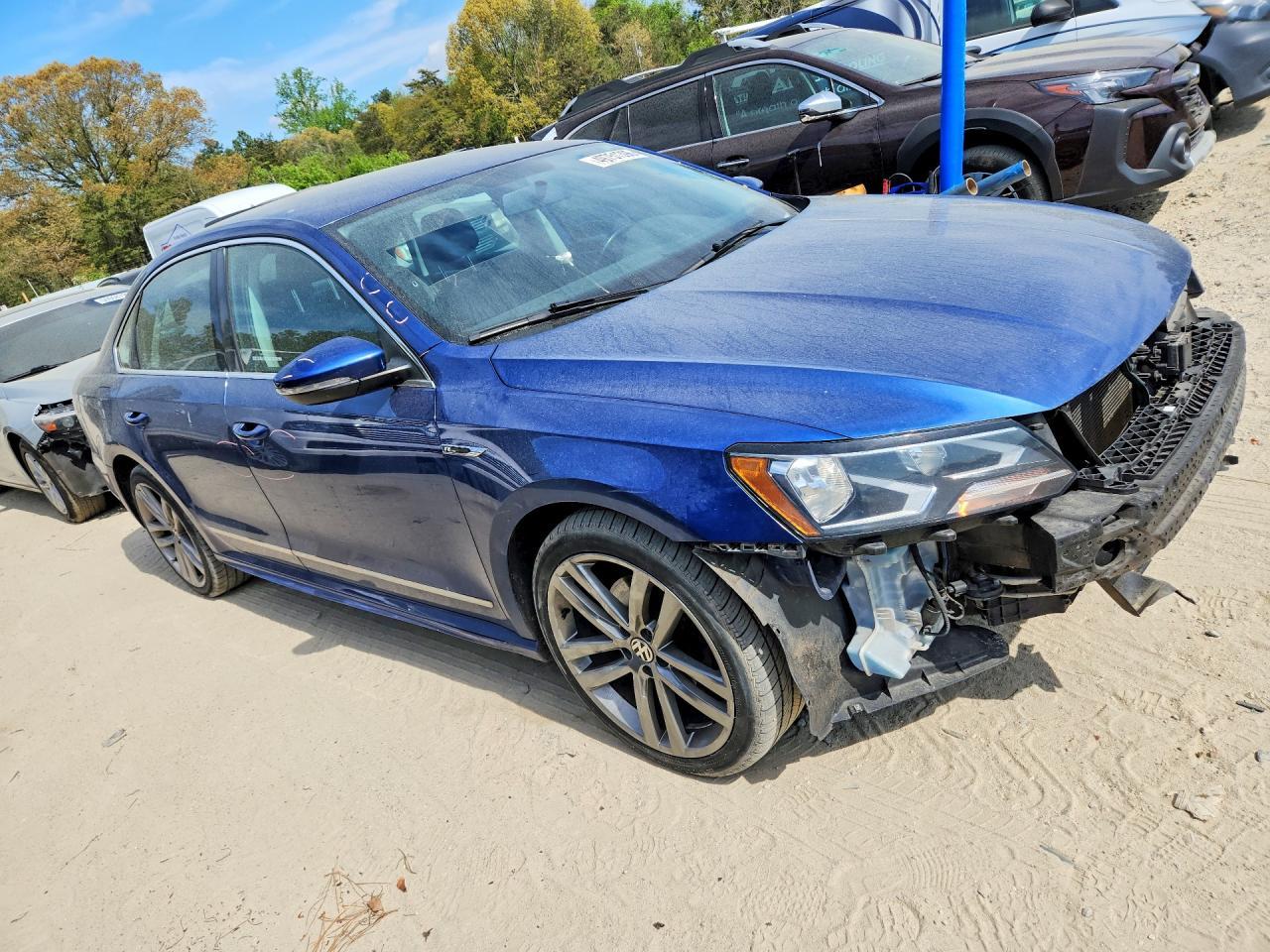 2017 VOLKSWAGEN Passat