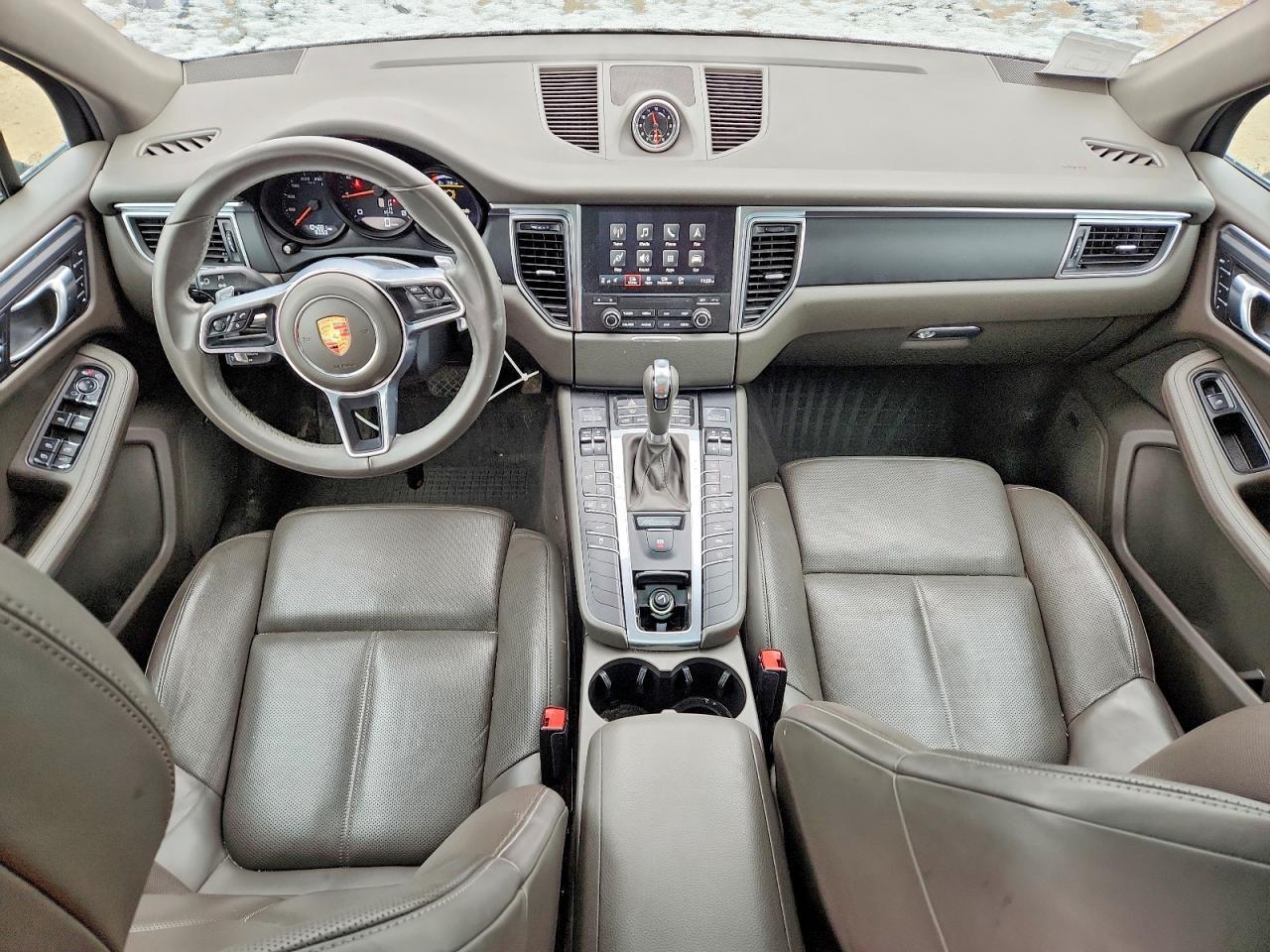 2018 PORSCHE Macan