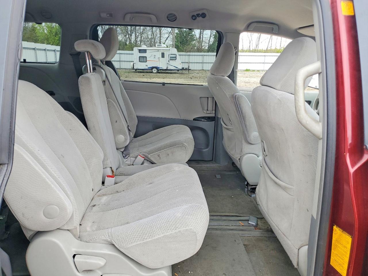 2011 TOYOTA SIENNA