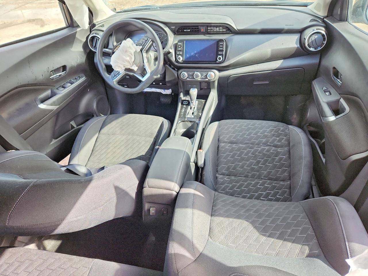 2024 NISSAN KICKS