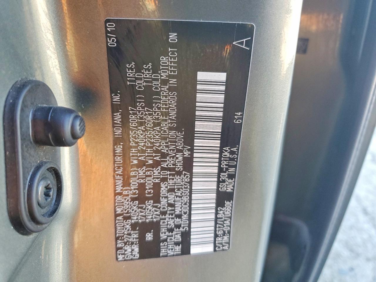 2011 TOYOTA SIENNA