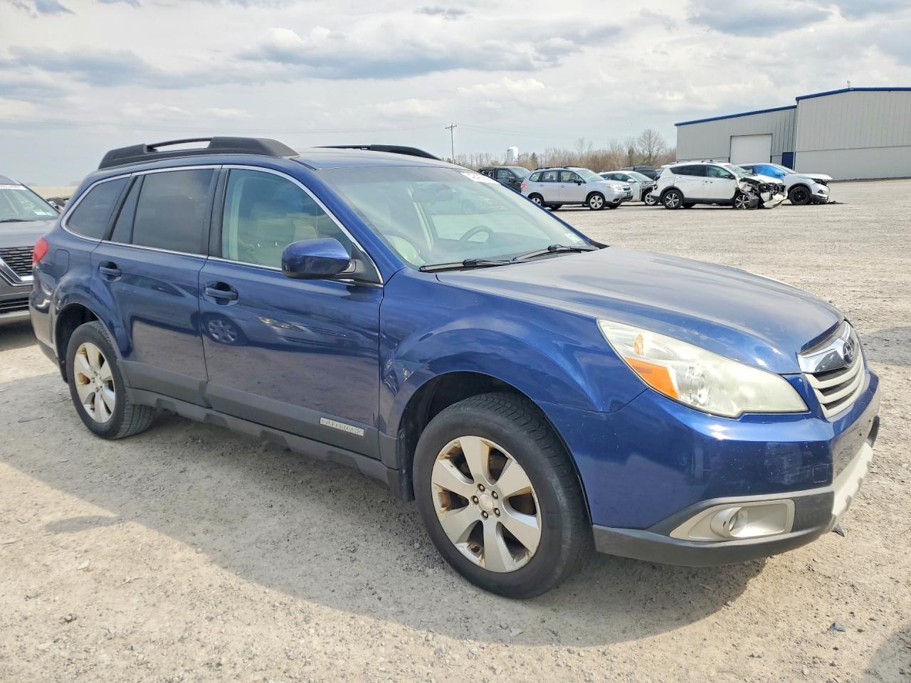 2011 SUBARU Outback
