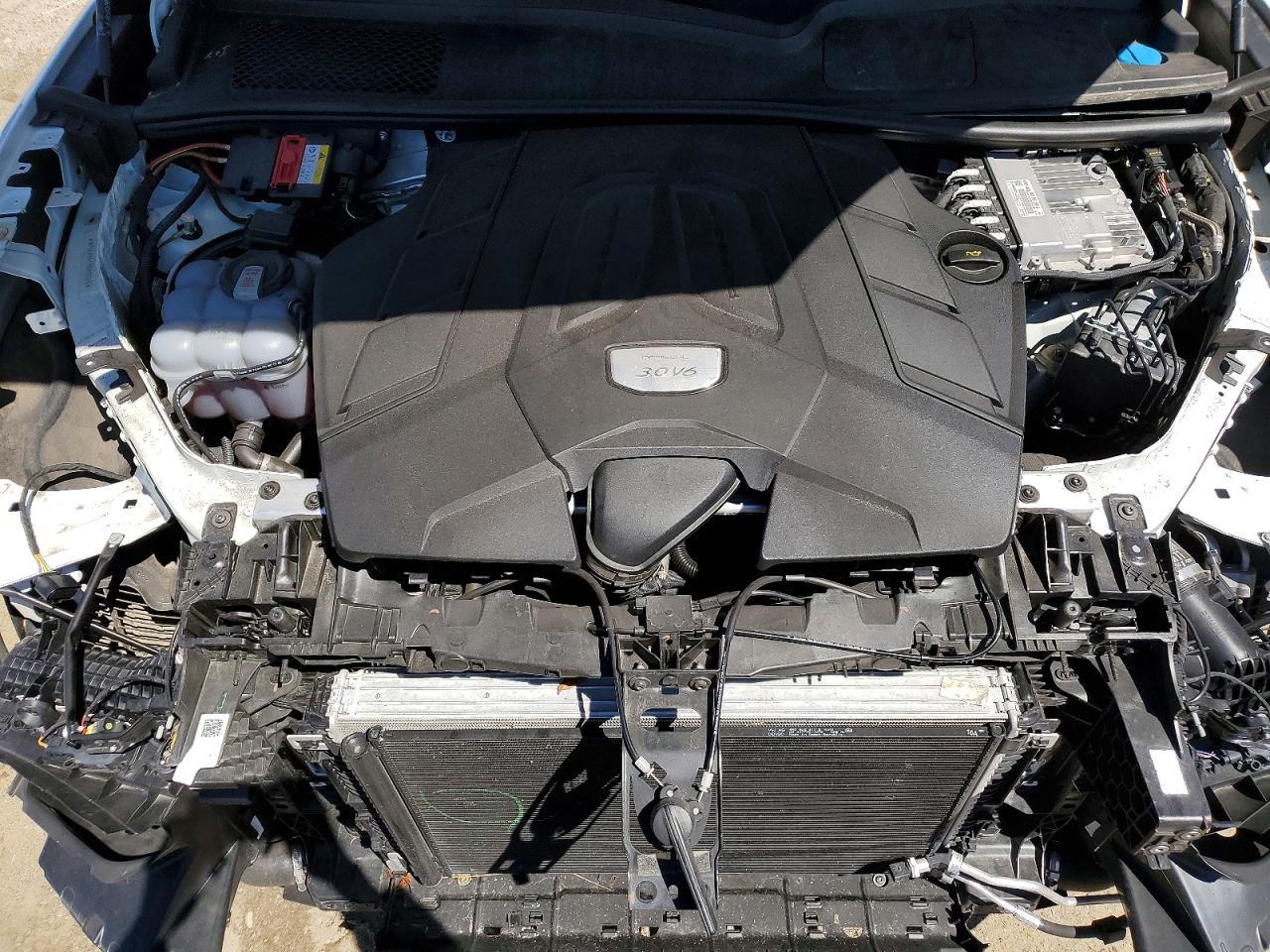 2022 PORSCHE CAYENNE