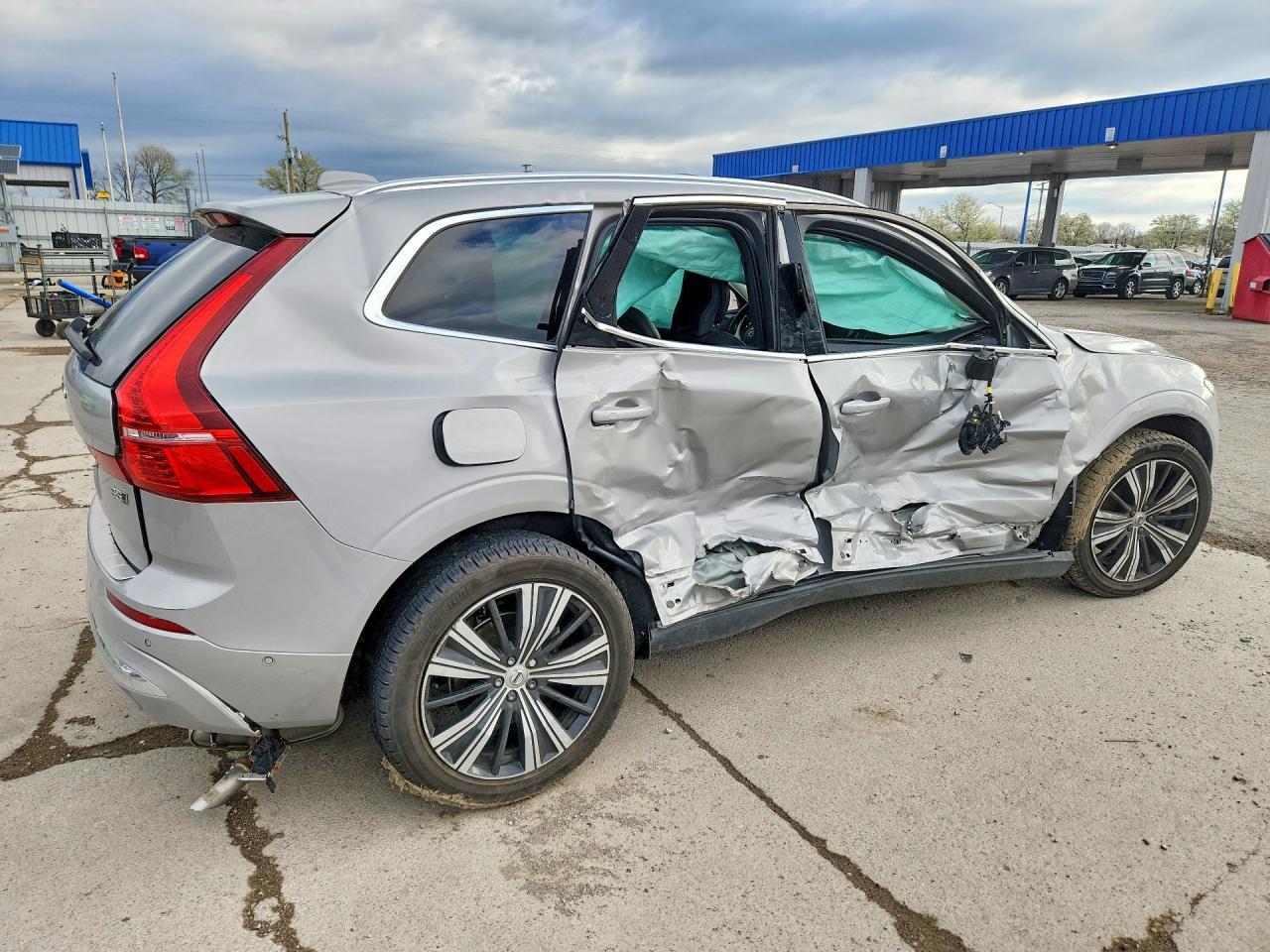 2022 VOLVO XC60