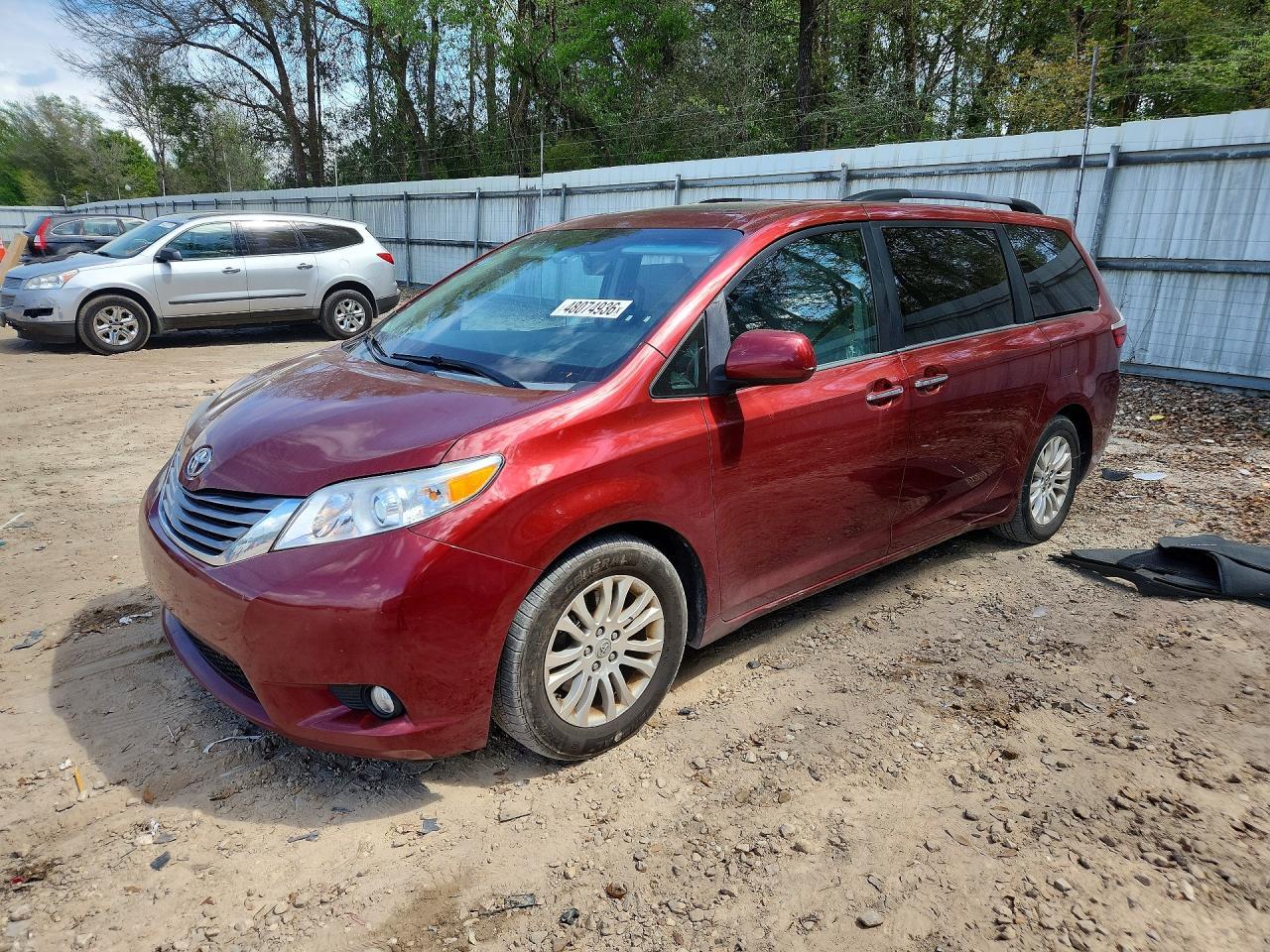 2015 TOYOTA SIENNA