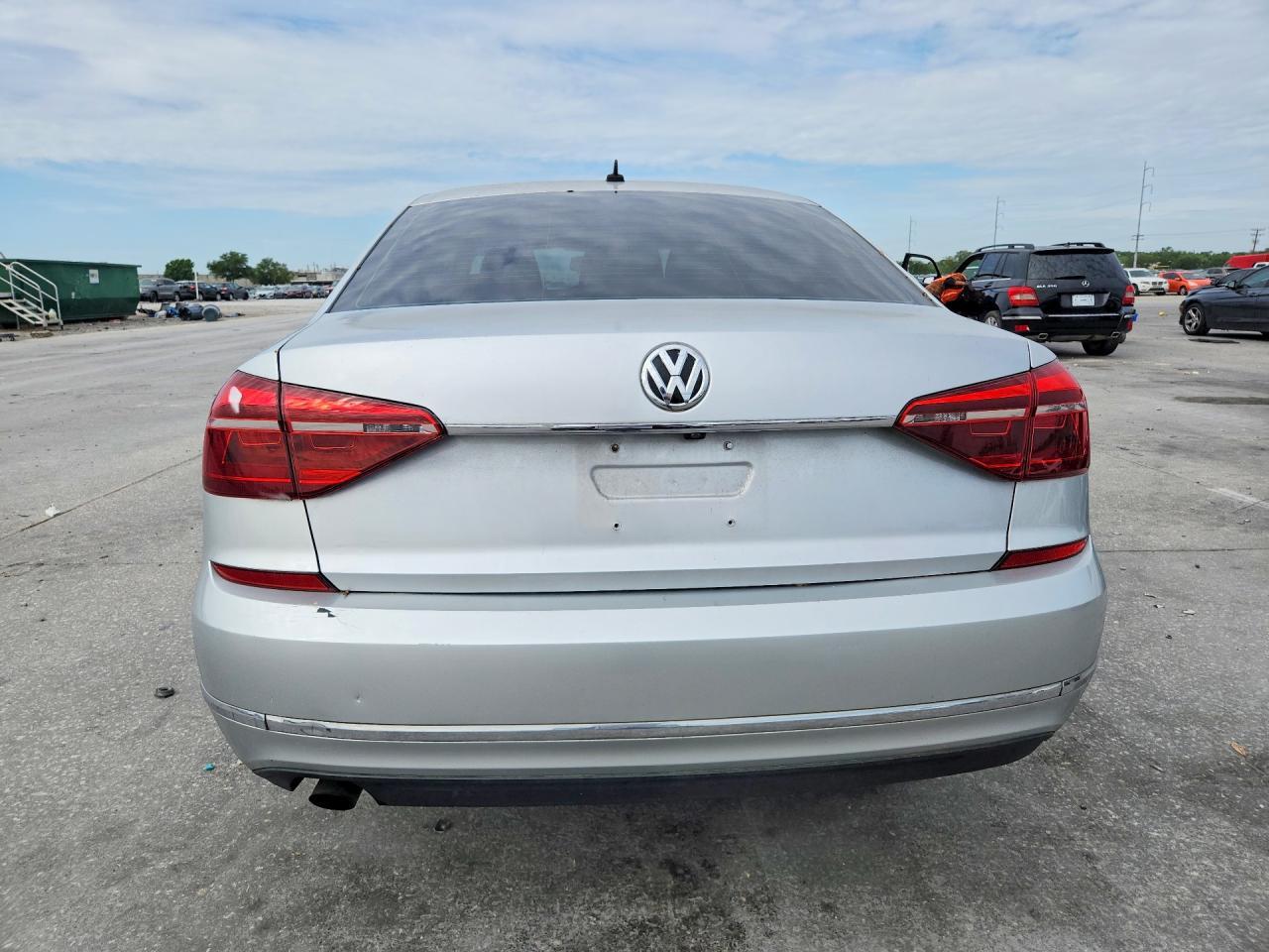 2017 VOLKSWAGEN Passat