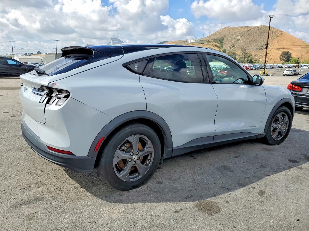 2022 FORD Mustang Mach-E