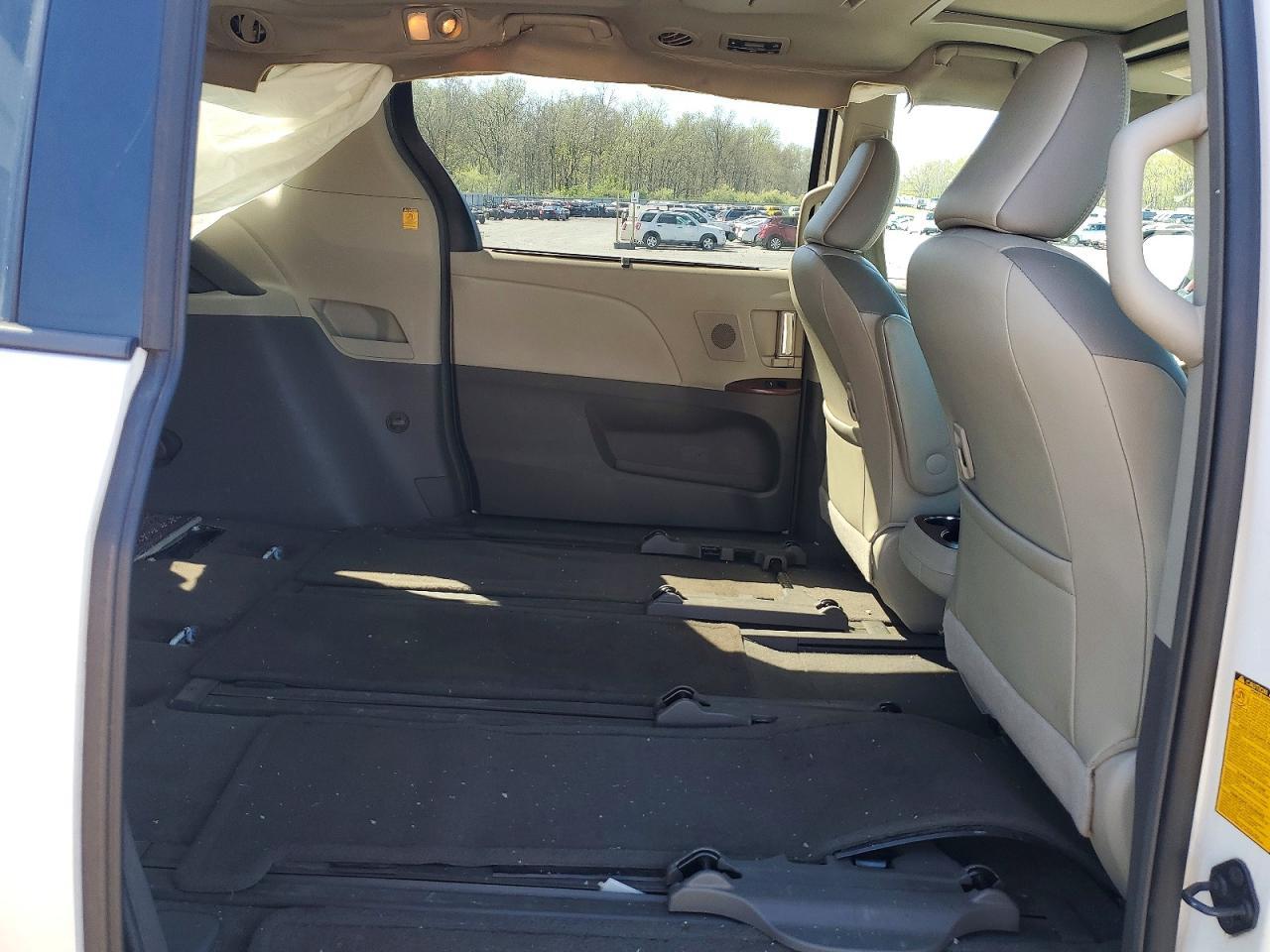 2012 TOYOTA SIENNA