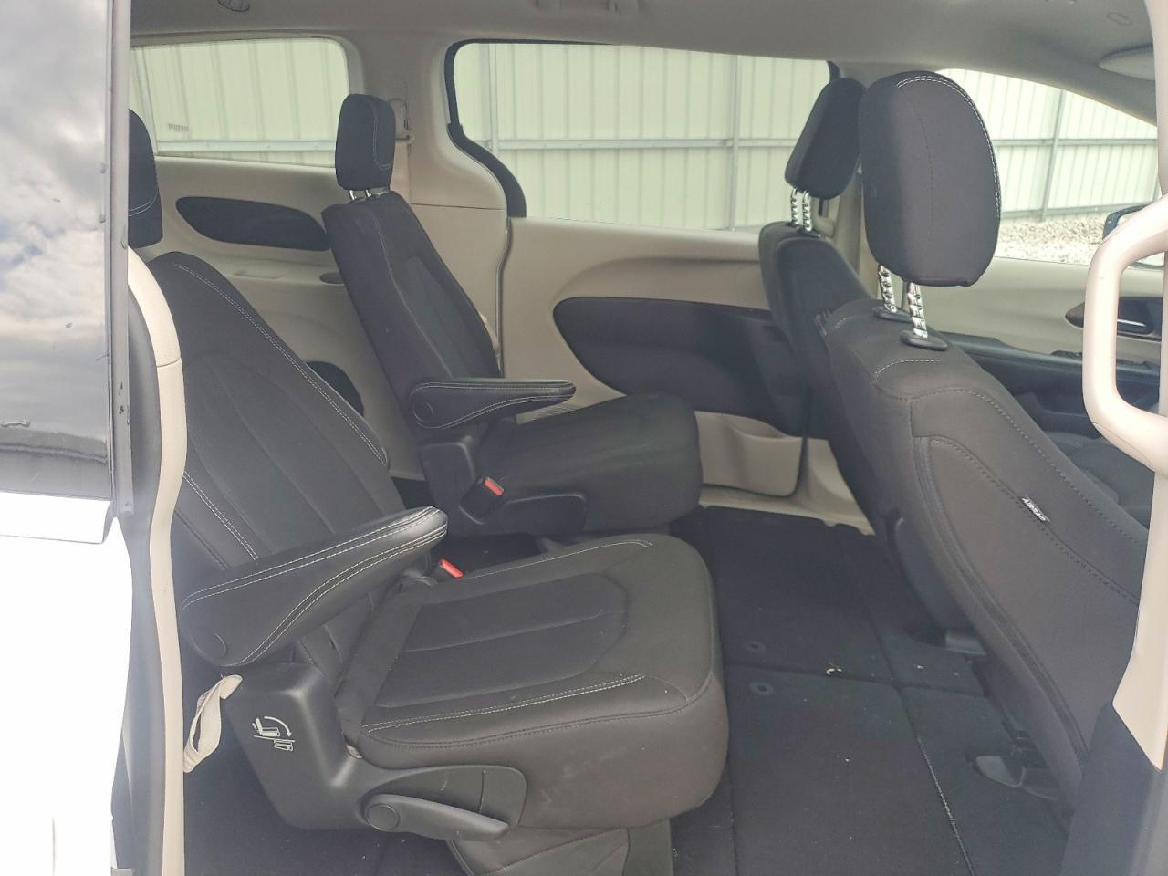 2023 CHRYSLER Voyager