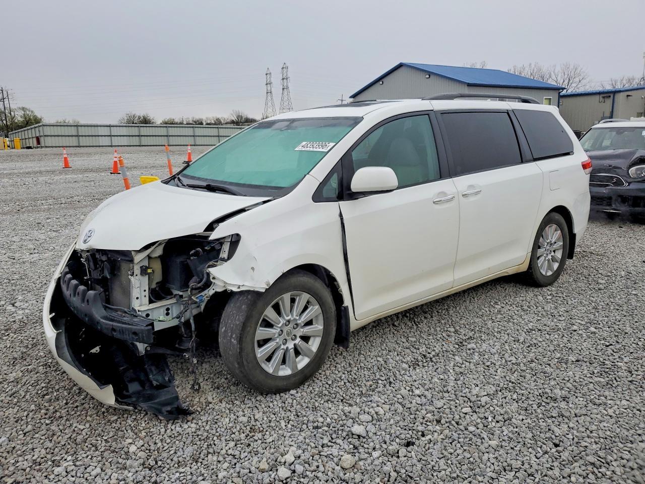 2011 TOYOTA SIENNA