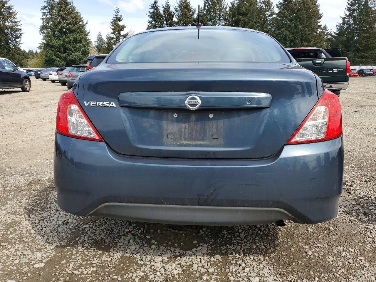2015 NISSAN VERSA