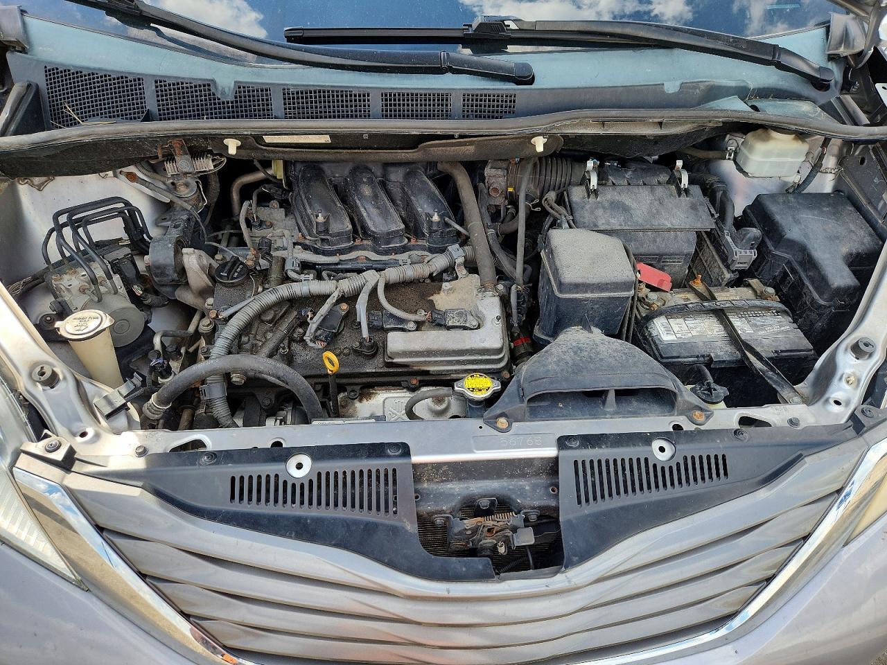 2012 TOYOTA SIENNA