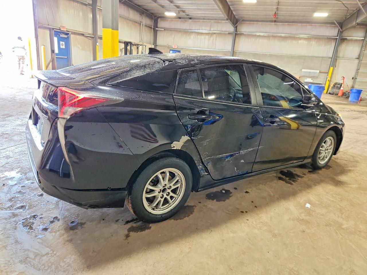 2016 TOYOTA PRIUS