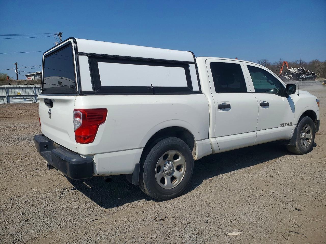 2017 NISSAN Titan