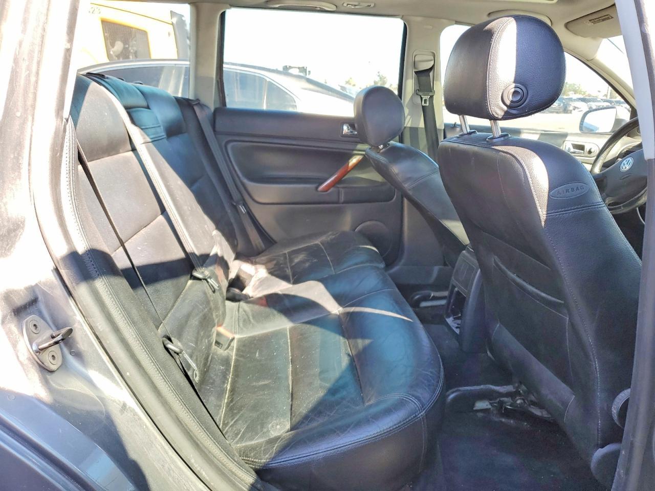 2003 VOLKSWAGEN Passat
