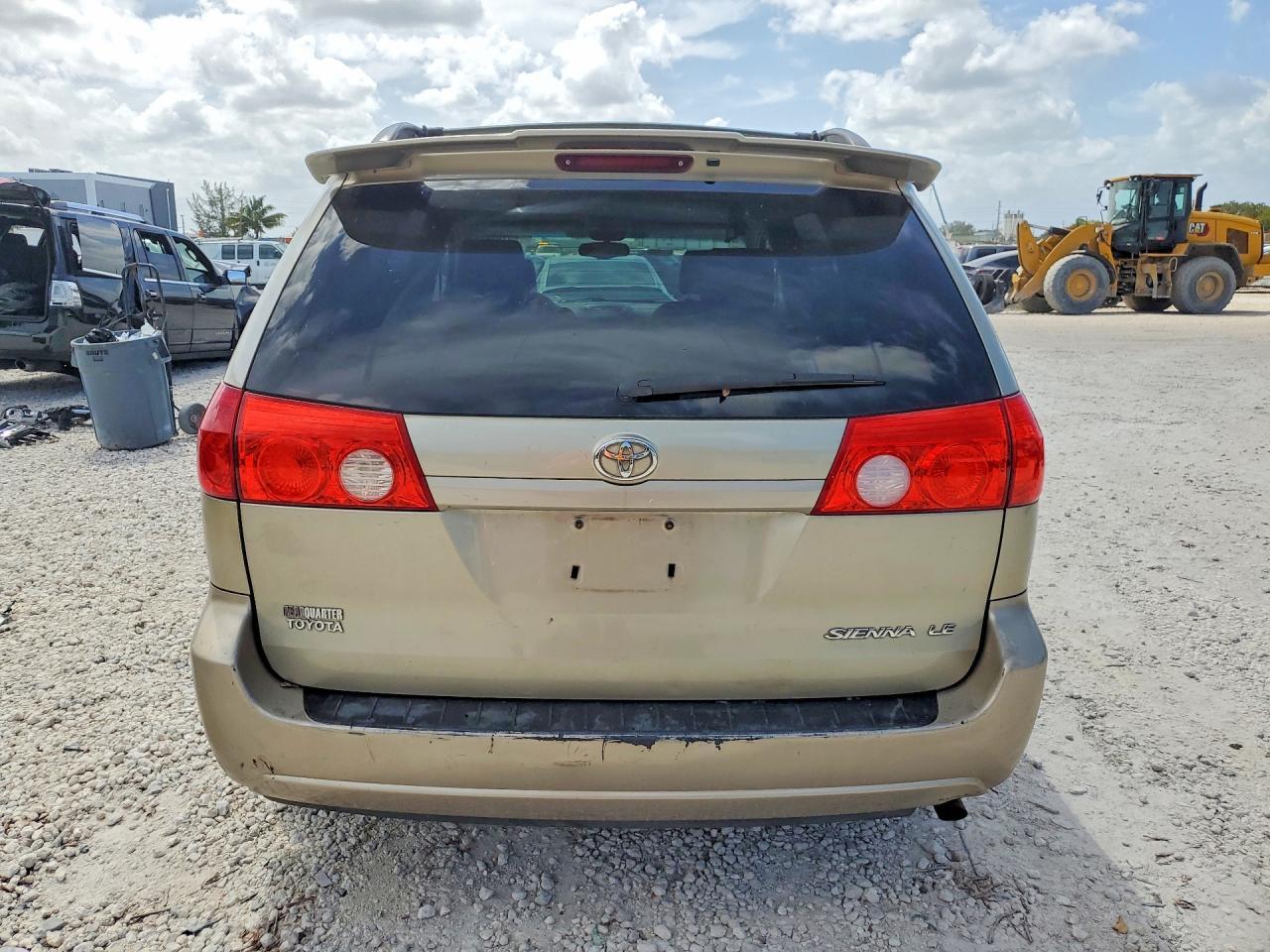 2004 TOYOTA SIENNA