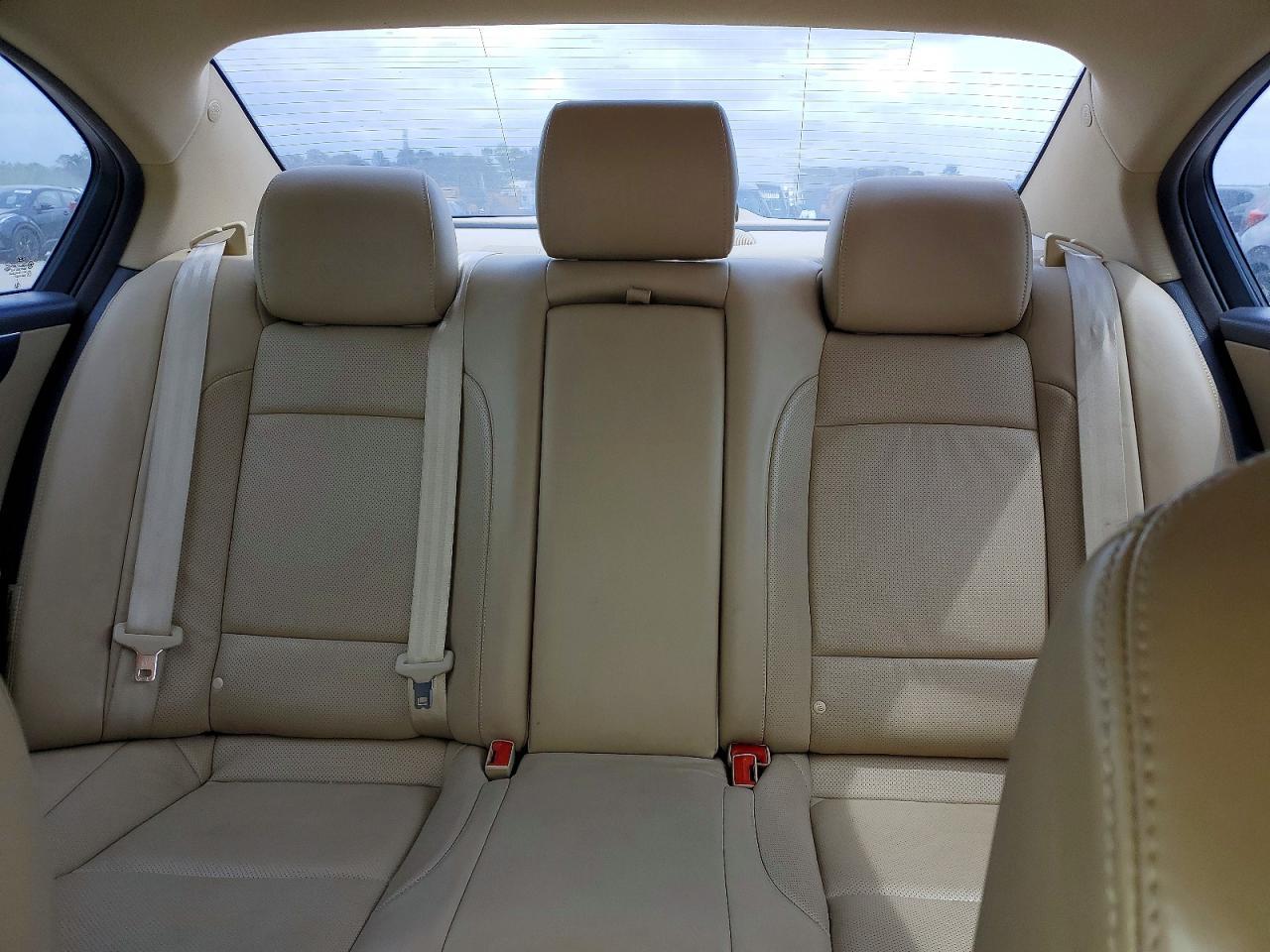 2013 HYUNDAI GENESIS