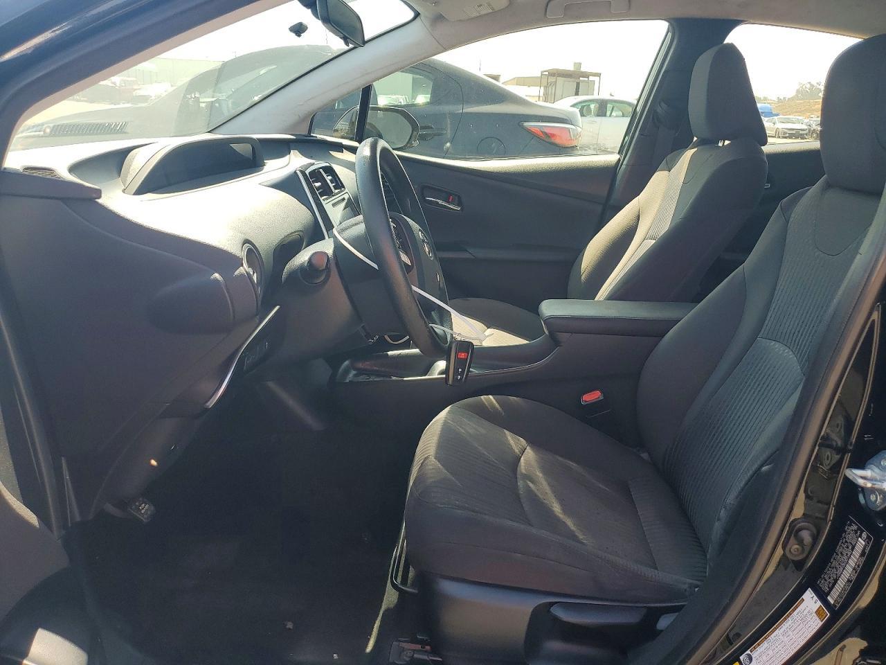 2016 TOYOTA PRIUS