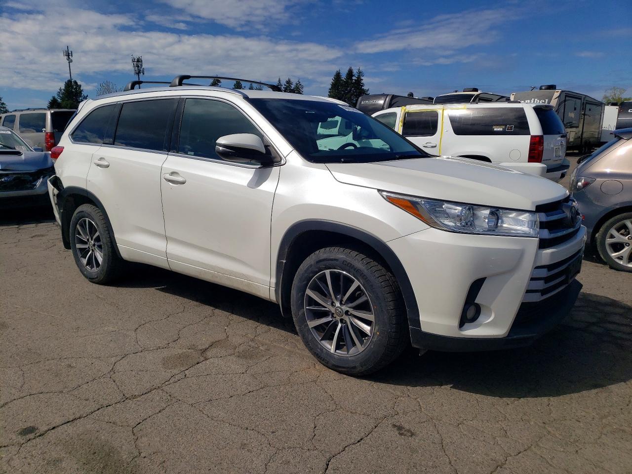 2018 TOYOTA HIGHLANDER