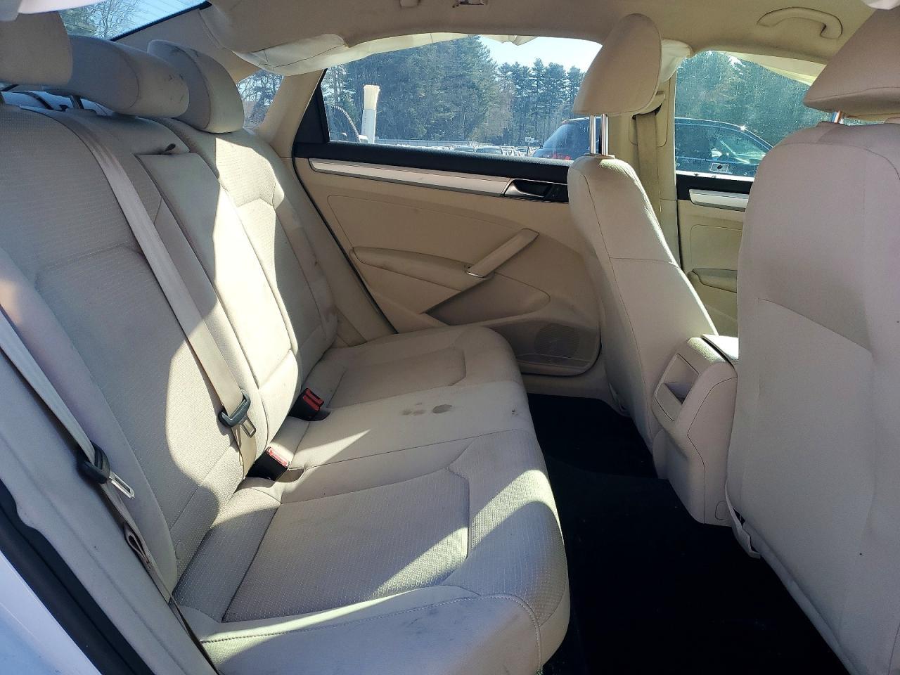 2017 VOLKSWAGEN Passat