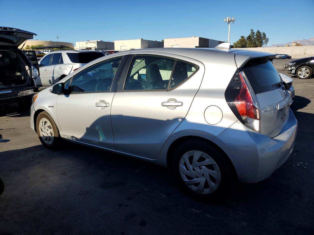 2016 TOYOTA Prius c